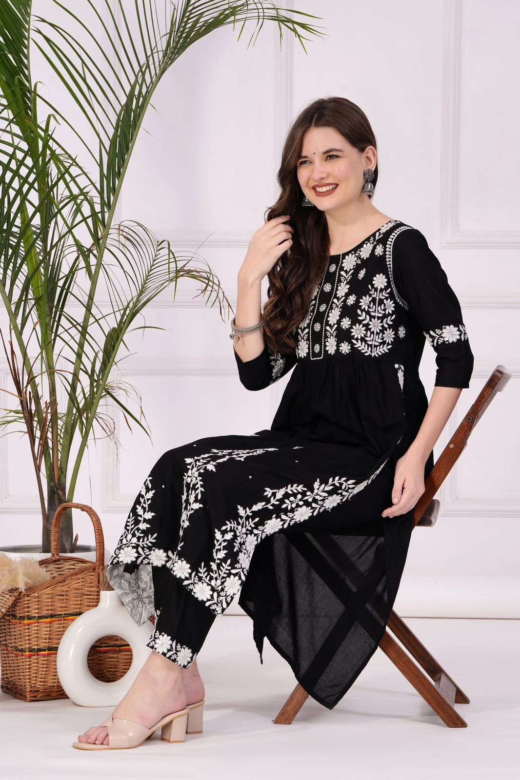 Buy Black and White Printed Crepe Cap Sleeves Kurti Online in India |  Stylish kurtis design, Long kurti designs, Designer kurti patterns