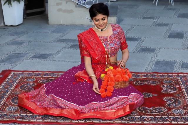 Bhandhani Dola Silk Wholesale lehenga choli suppliers in Delhi
