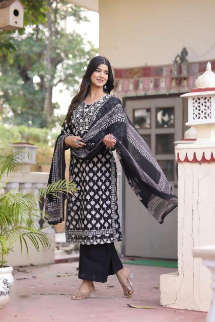 Cotton with thread work top bottom dupatta direct manufacturer of kurtis