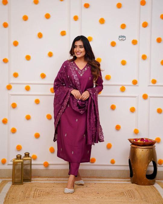 Adhya v neck design 3pcs bundle of wholesale kurti