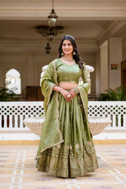Pehnava RR-32 GOLD CRUSH Green Wholesale lehenga choli prices in India