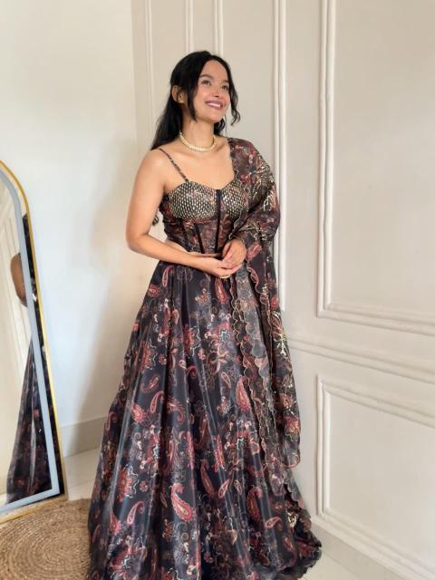 Presenting Exclusive Organza Wholesale market for lehenga choli in Delhi