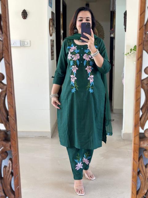 Jaipuri cotton 3pcs kurtis are available on wholesale rate 