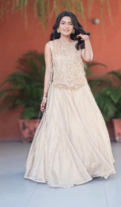 Launching Festival Special Pc 563 vichitra White Wholesale lehenga choli market