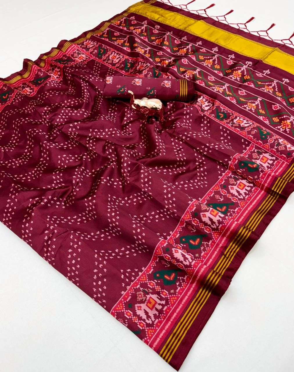 Vastrangan patan patola sarees in wholesale 