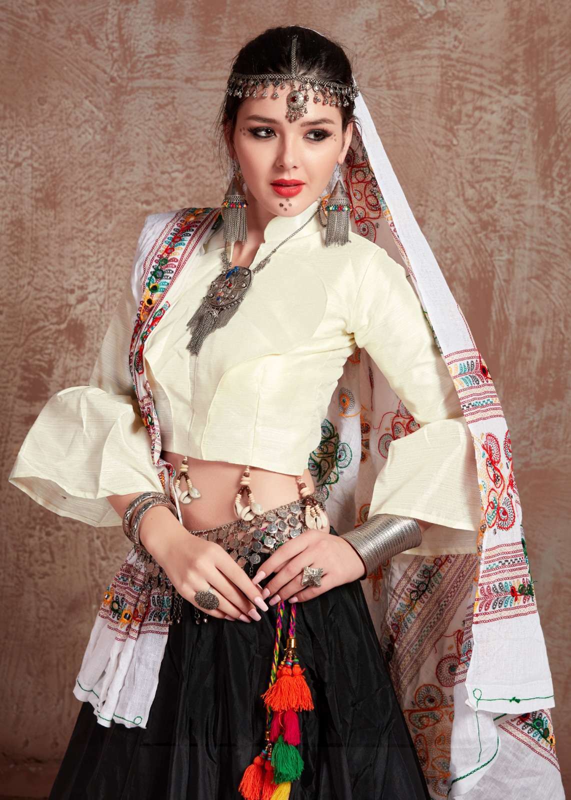 Women's Ethnic Clothing Online | Buy Salwar Kameez, Lehengas, Sarees/Saris,  Gowns & Kurtis | Seasons India, Mumbai | Saree look, Saree dress, Saree  blouse designs