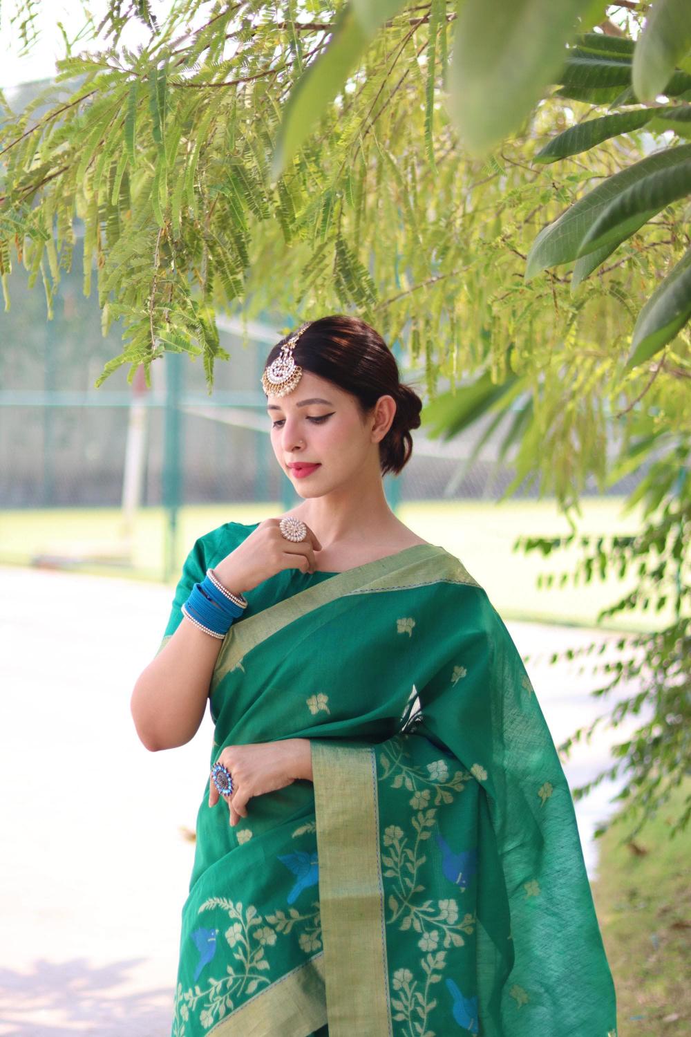 Pure linen silk traditional jamdani type saree & pallu With blouse surat saree wholesale