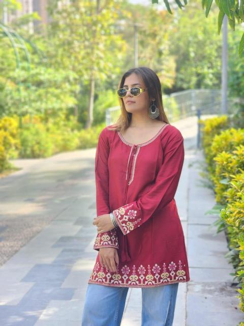 Embroidery work heavy reyon short tops branded kurtis wholesale