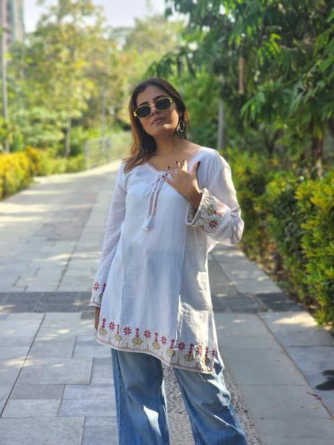Embroidery work heavy reyon short tops branded kurtis wholesale