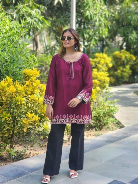 Embroidery work heavy reyon short tops branded kurtis wholesale