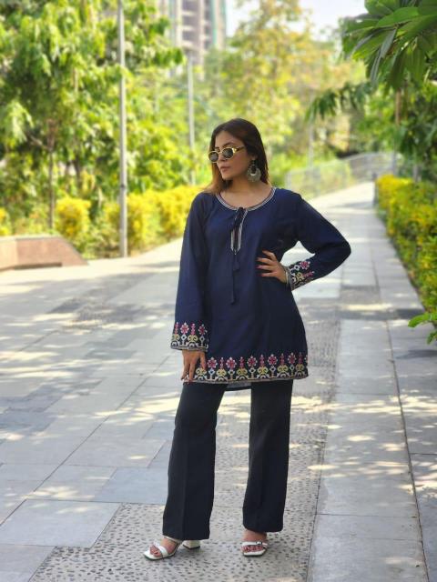 Embroidery work heavy reyon short tops branded kurtis wholesale