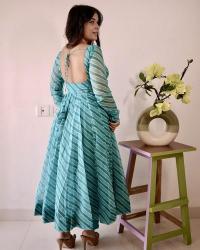 Tabby organza laheriya printed top bottom dupatta premium kurti brands